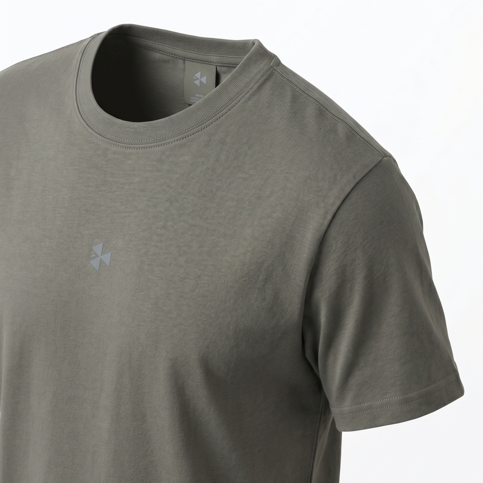 Remera Pez Blanco Basics Verde